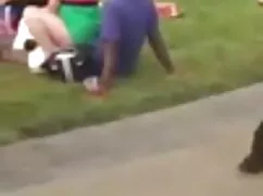 タイの女の子は、彼女の継父が尋ねたときに ...