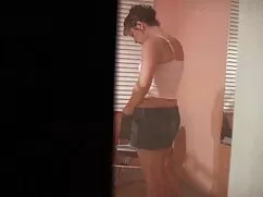 髪,長い,赤毛の雌犬は肉鶏を吸います 女 ...