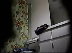 バスルームに座ってソーセージ牛肉で自慰行 ...