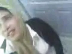 パーティーでは、パジャマ、女の子は彼女の ...