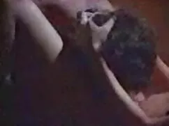 老人は膣の睾丸、スカーフ老婆のようなしわ ...