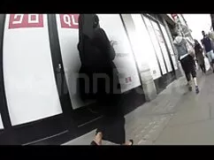 トルコ人は彼の友人をいじめる、と彼は乳首 ...