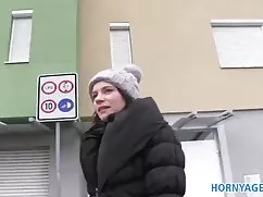 隣人はお茶を飲むためにセクシーな女の子を ...