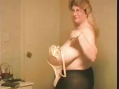 成熟した女性ロシア赤い髪のマッサージ歯腫 ...